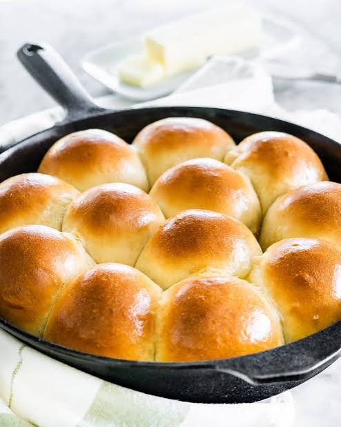 Homemade Yeast Rolls (1 dozen)